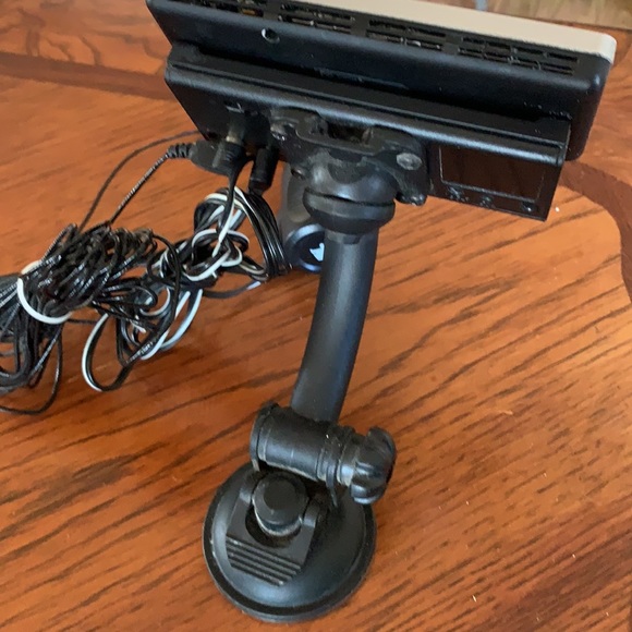 Radio w/Swivel Suction Cup /plug in charger - Picture 11 of 11